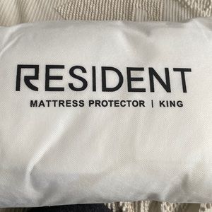 Resident Home King Mattress Cover
